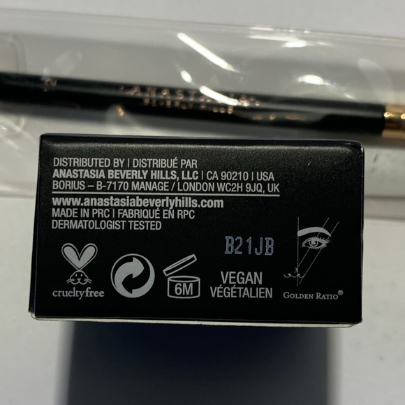 Anastasia Beverly Hills DipBrow Pomade Medium Brown and Brush #12 Bundle - Picture 10 of 16